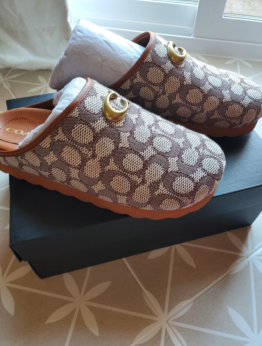 Coach Hadley Signature Logo Clogs with Gold Accent Size 9. NEW